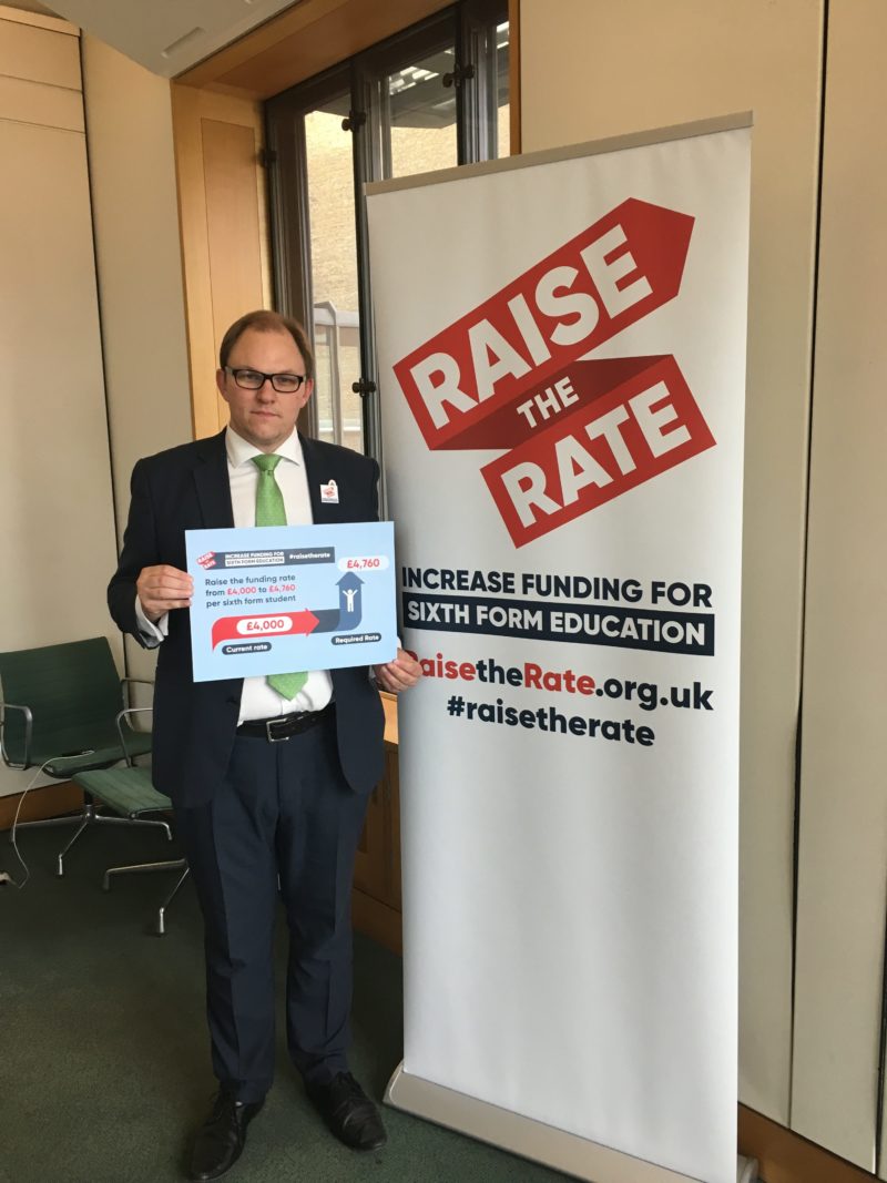 Gareth pledging support for Raise the Rate